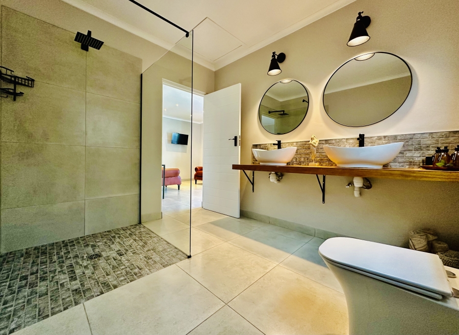 9 Bedroom Property for Sale in Westcliff Western Cape